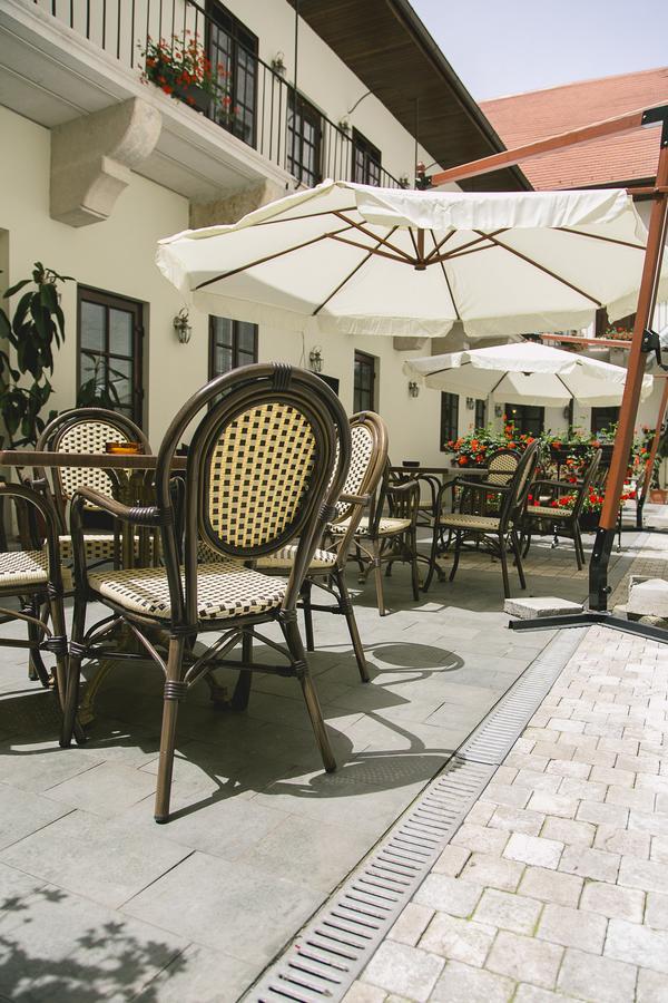 Le Petit Paris Hotel Cluj-Napoca Exterior foto