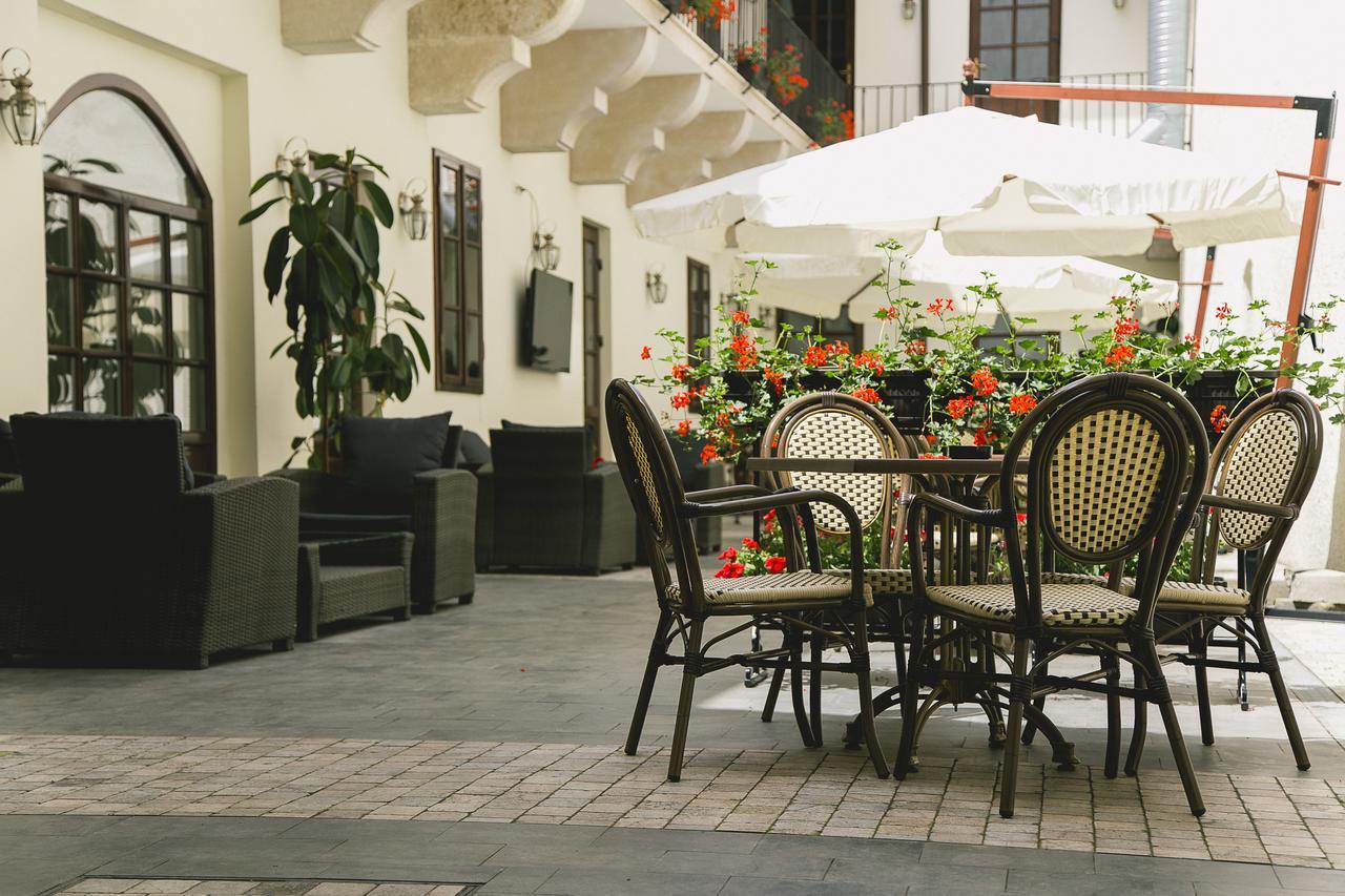 Le Petit Paris Hotel Cluj-Napoca Exterior foto
