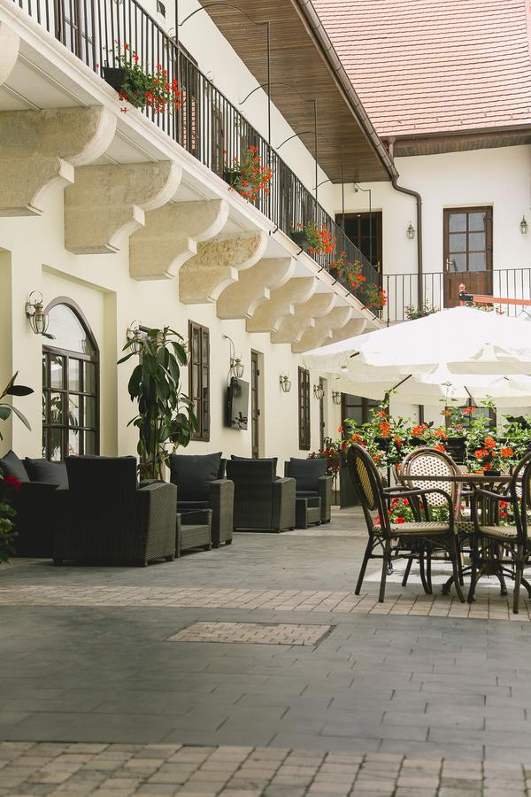 Le Petit Paris Hotel Cluj-Napoca Exterior foto