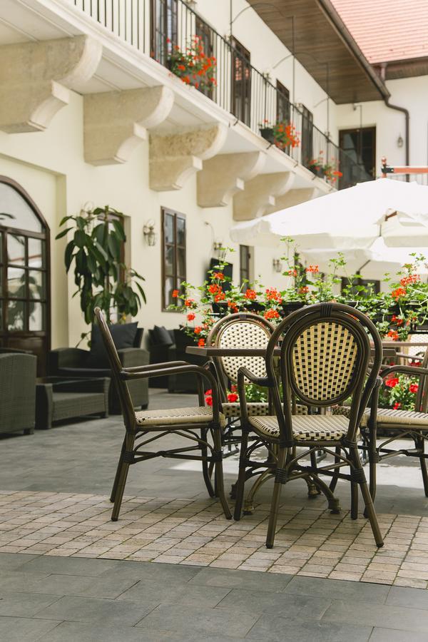 Le Petit Paris Hotel Cluj-Napoca Exterior foto